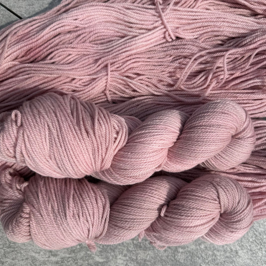 The Expensive Sheets - Targhee Worsted