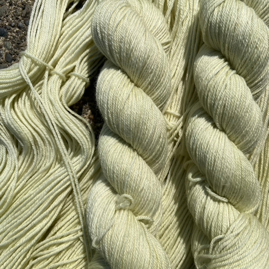 A Very Light Green (BFL DK)