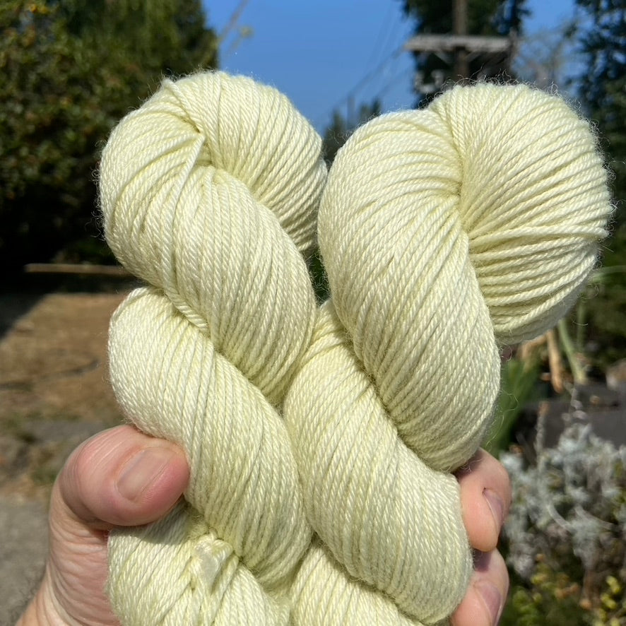 A Very Light Green (BFL DK)