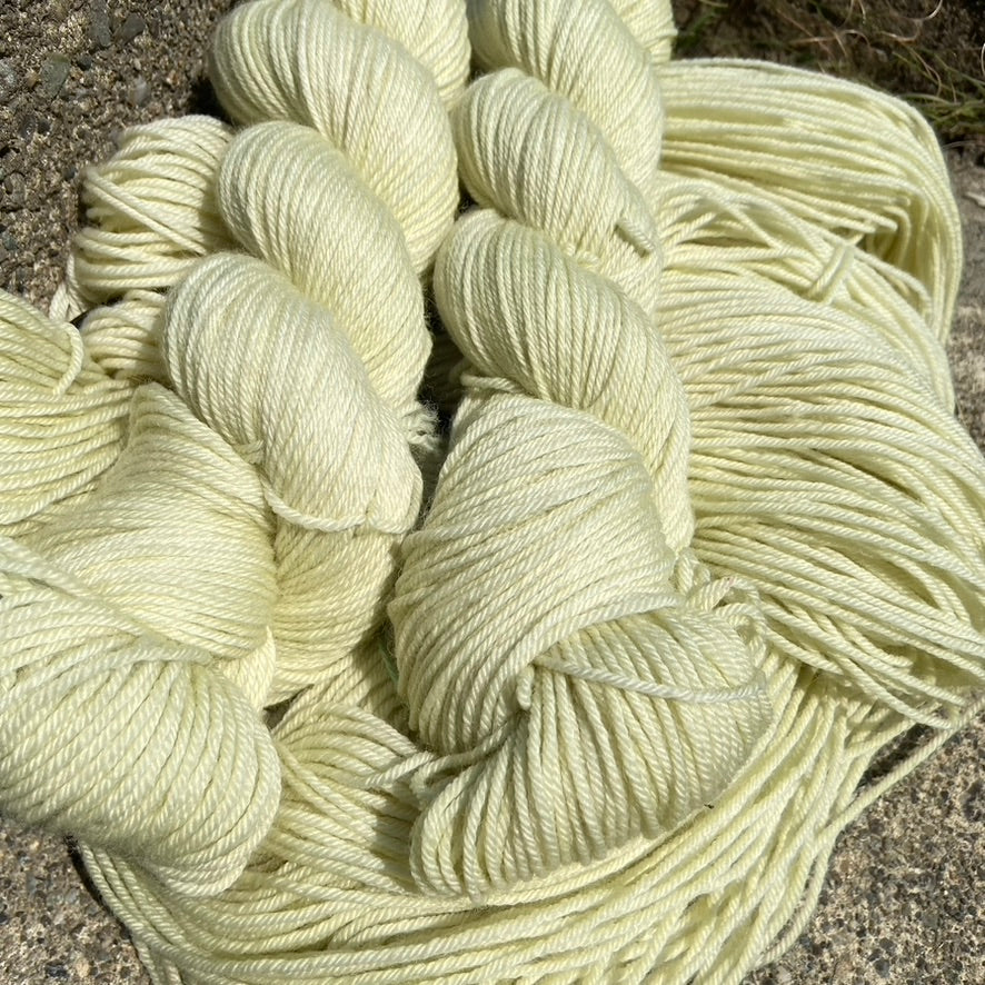 A Very Light Green (BFL DK)