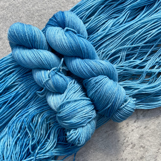 THOMAS HAS THE BLUES - Targhee Worsted